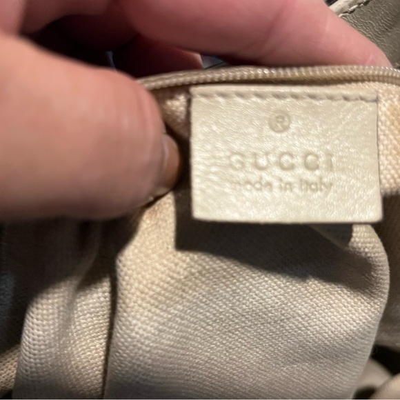 Gucci Cream Monogram Shoulder Bag - Picture 8 of 9